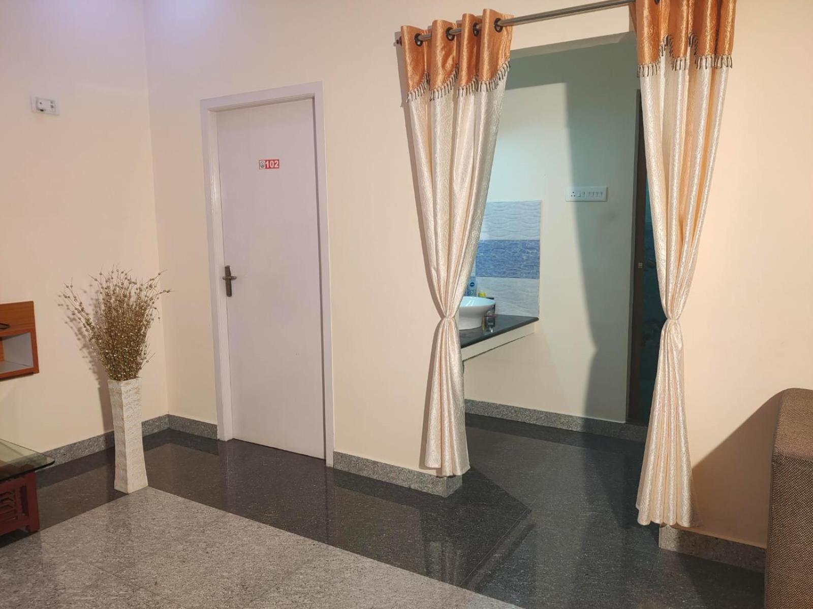 Grand S3 Hotel Puduccseri Kültér fotó